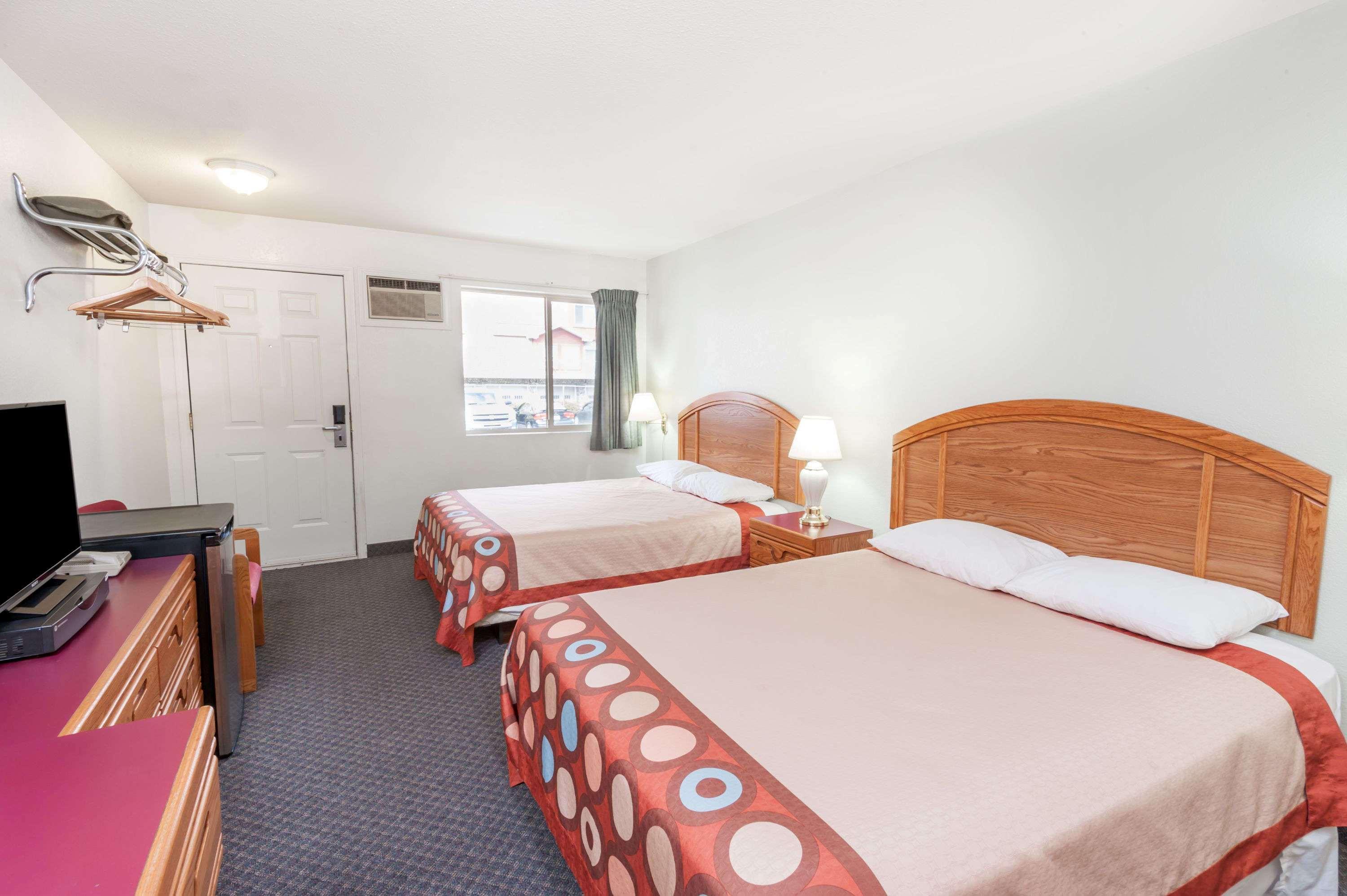 Hotel Super 8 By Wyndham Sicamous Zewnętrze zdjęcie