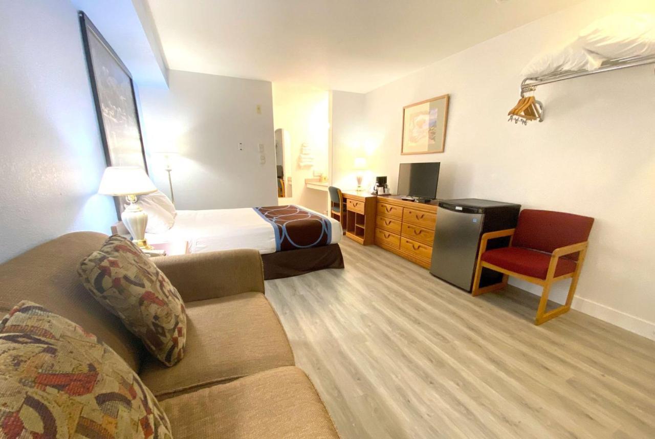 Hotel Super 8 By Wyndham Sicamous Zewnętrze zdjęcie