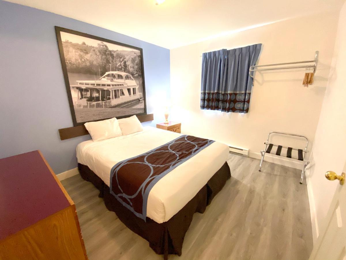 Hotel Super 8 By Wyndham Sicamous Zewnętrze zdjęcie